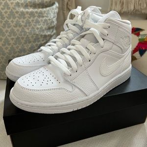 Air Jordan 1 Mid Triple White Mens Size 8 / Women’s 9.5 Brand New in Box